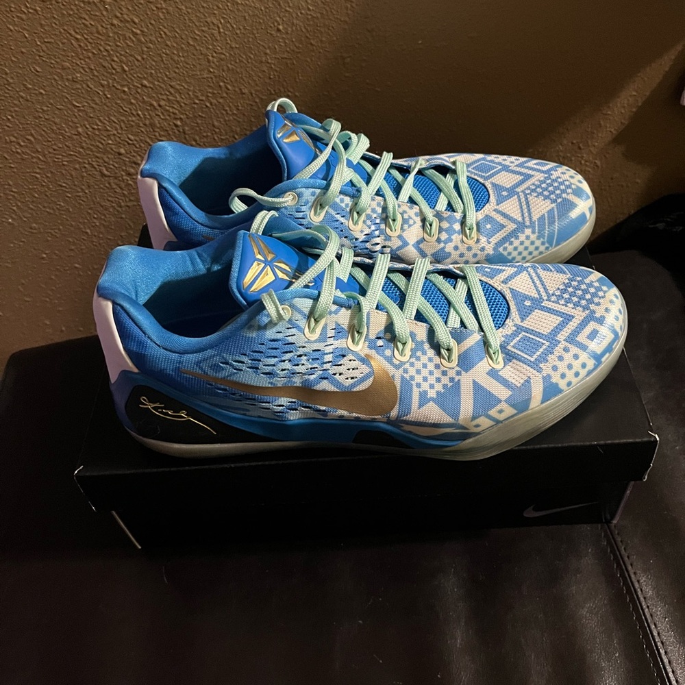 Nike Kobe 9 EM Hyper Cobalt